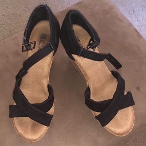 Super comfy black wedges